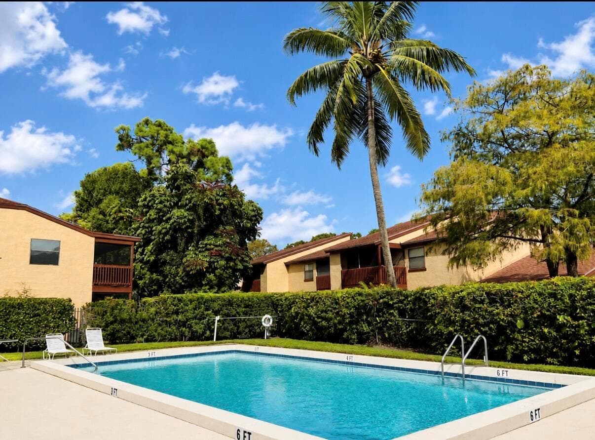 206 Lakeview Drive E, Royal Palm Beach FL 33411 photo 3