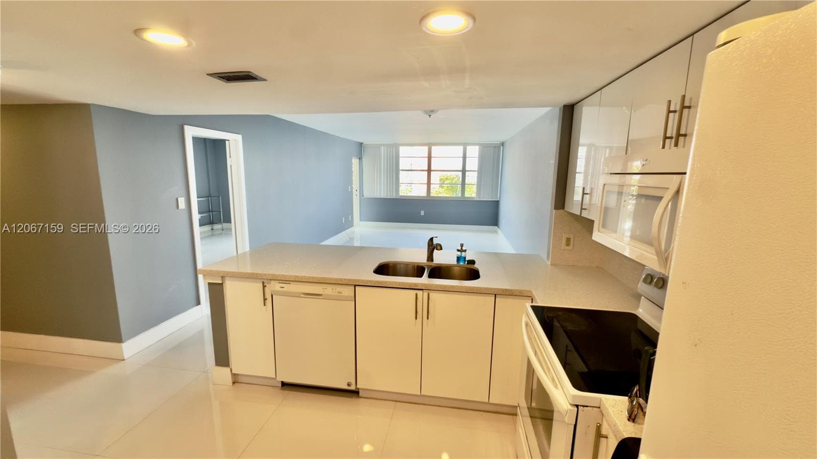 1351 NE Miami Gardens Dr # 422E, Miami FL 33179 photo 5