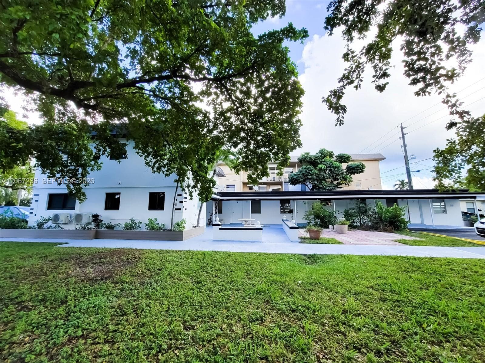 1858 Dewey St, Hollywood FL 33020 photo 2