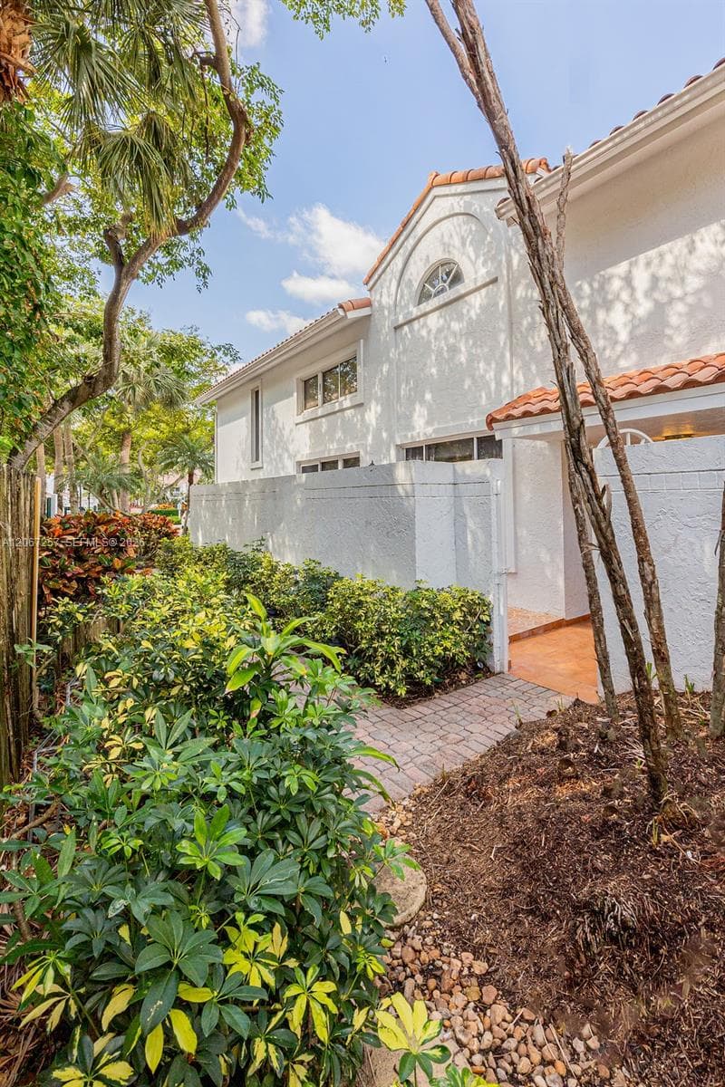20935 NE 37th Ct, Aventura FL 33180 photo 4