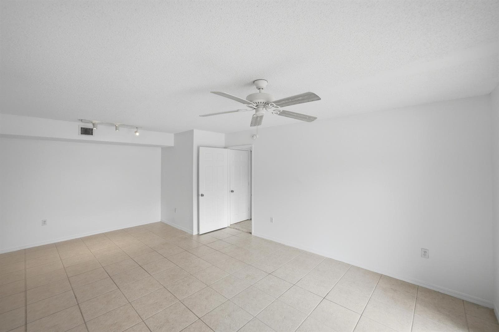 1640 N 42ND Circle # 209, Vero Beach FL 32967 photo 5