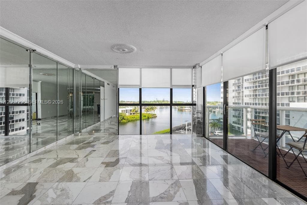 20505 E Country Club Dr # 533, Aventura FL 33180 photo 2
