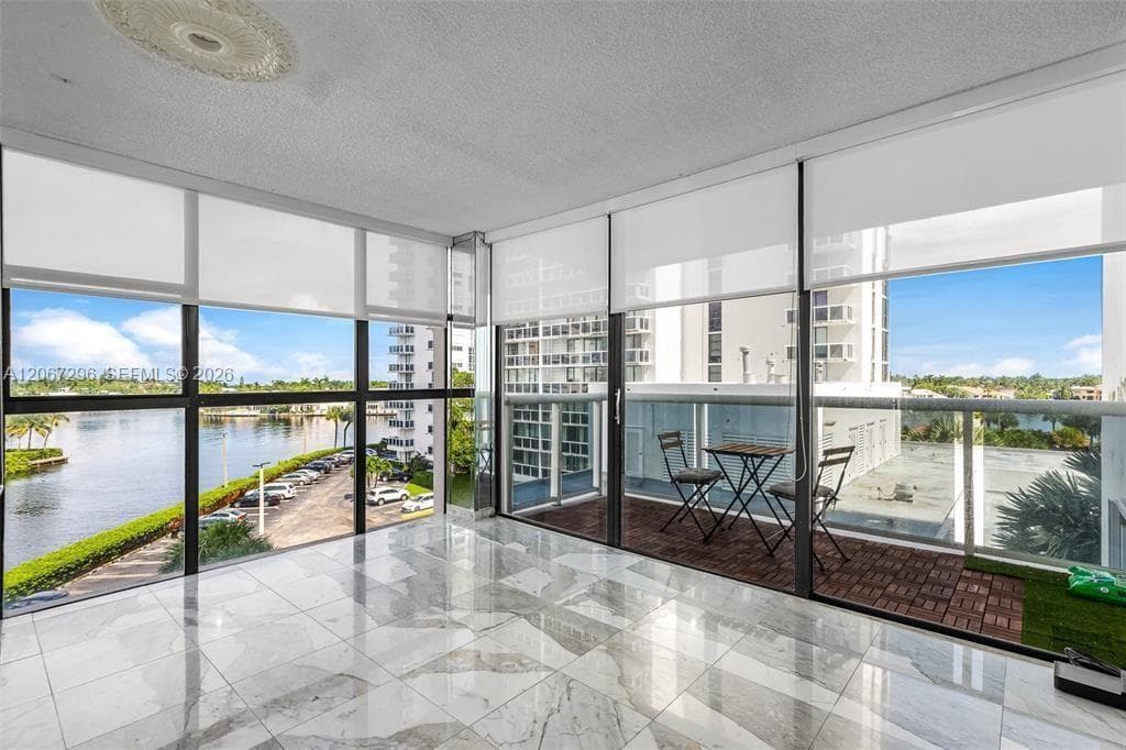 20505 E Country Club Dr # 533, Aventura FL 33180