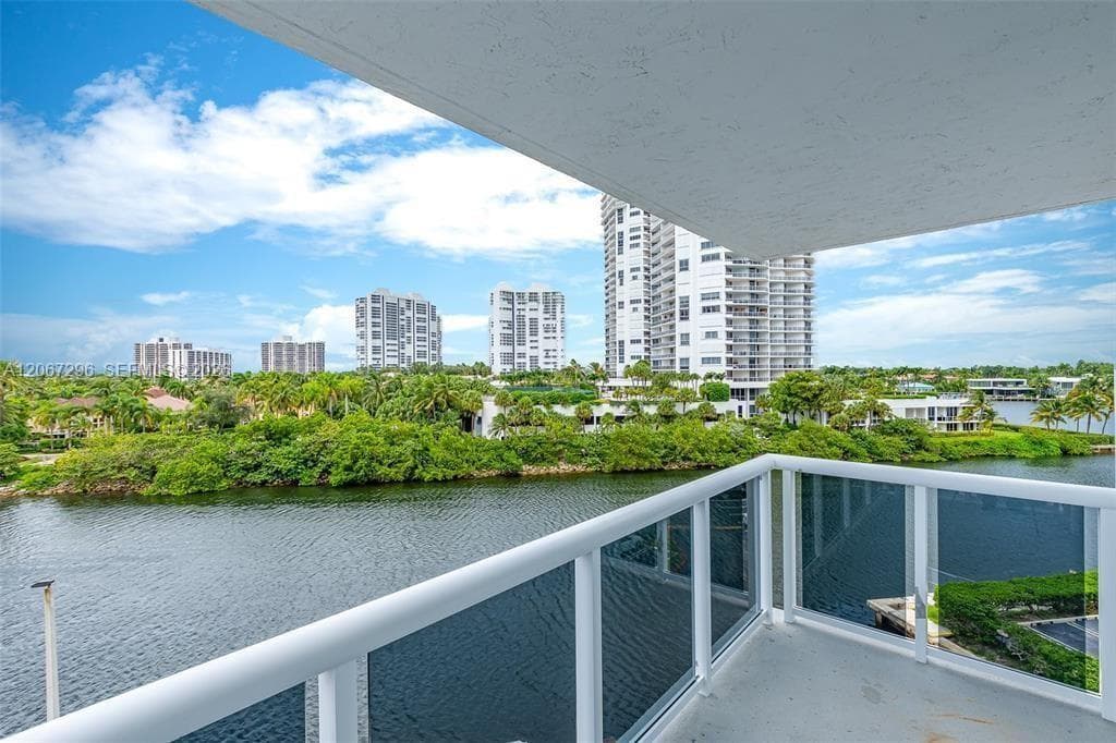 20505 E Country Club Dr # 533, Aventura FL 33180 photo 4