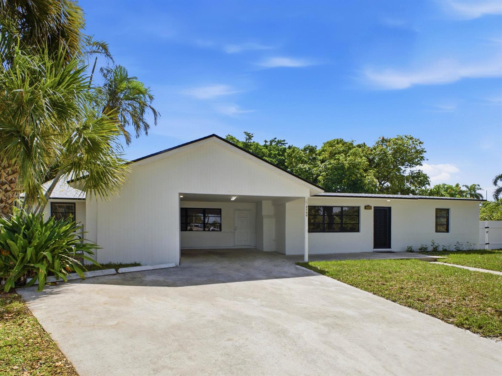 6700 Forest Court, West Palm Beach FL 33405 photo 4