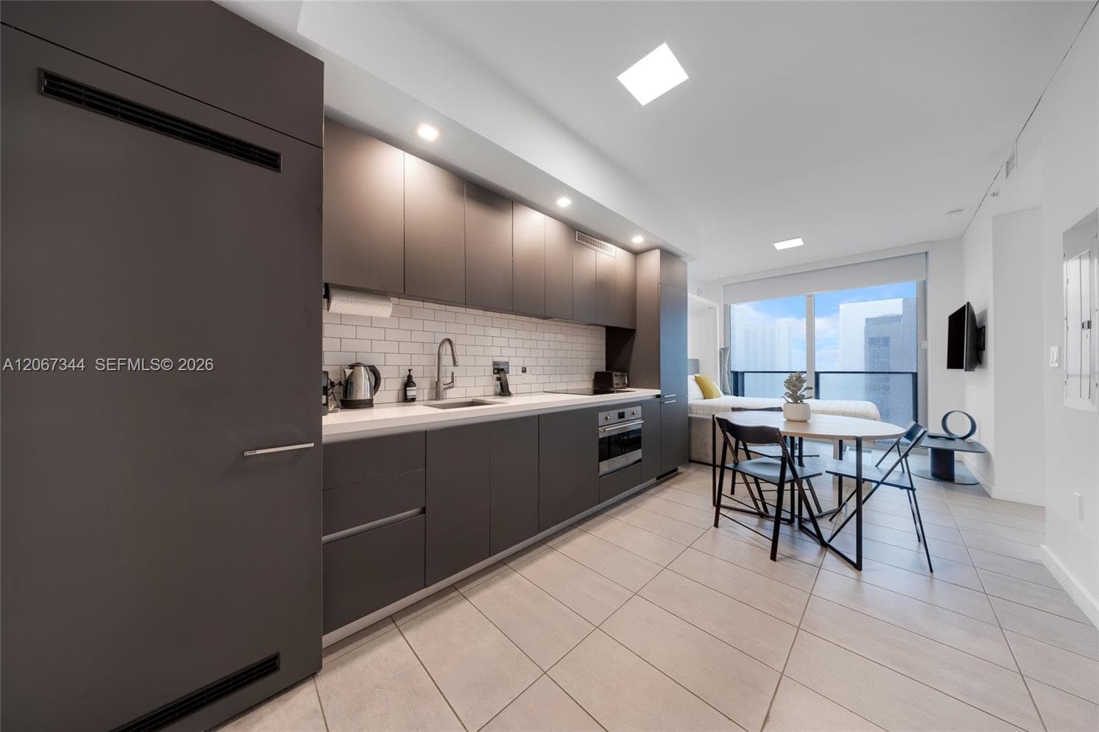 227 NE 2nd St # 3107, Miami FL 33132 photo 2