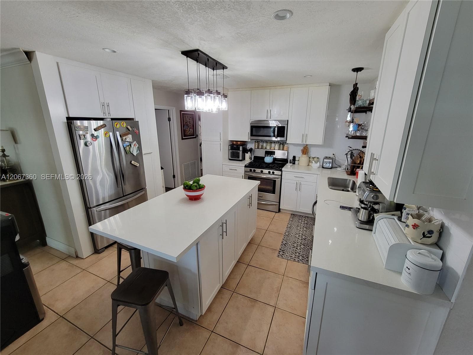 1316 W 61st Pl, Hialeah FL 33012 photo 3