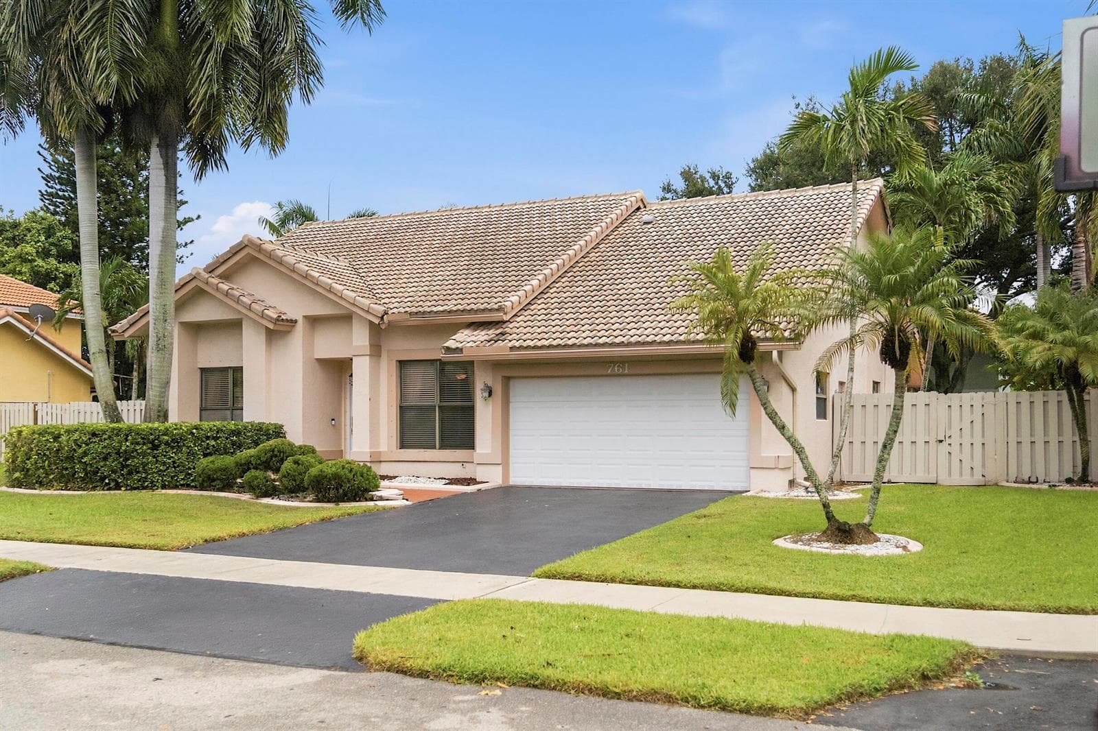 761 Greenbriar Avenue, Davie FL 33325 photo 2