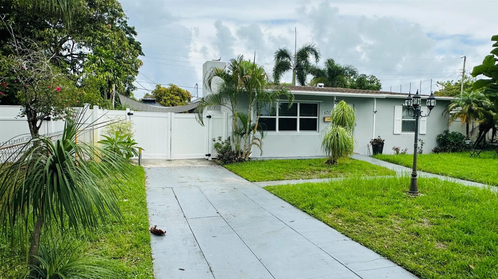 6710 Forest Court, West Palm Beach FL 33405 photo 2