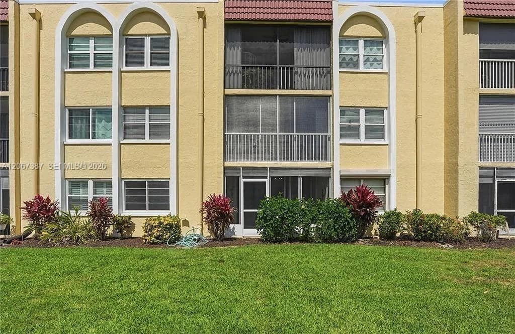 1085 Forest Lakes Dr # 8102, Naples FL 34105