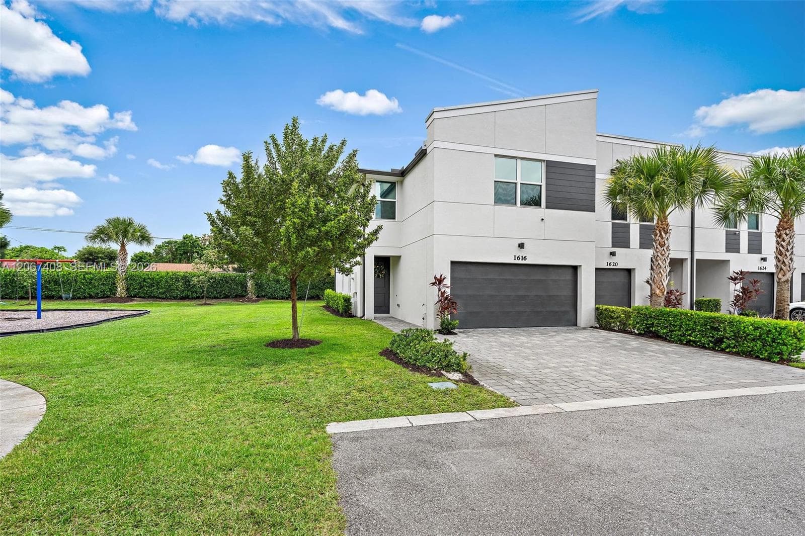 1616 Lindley St, Mangonia Park FL 33407