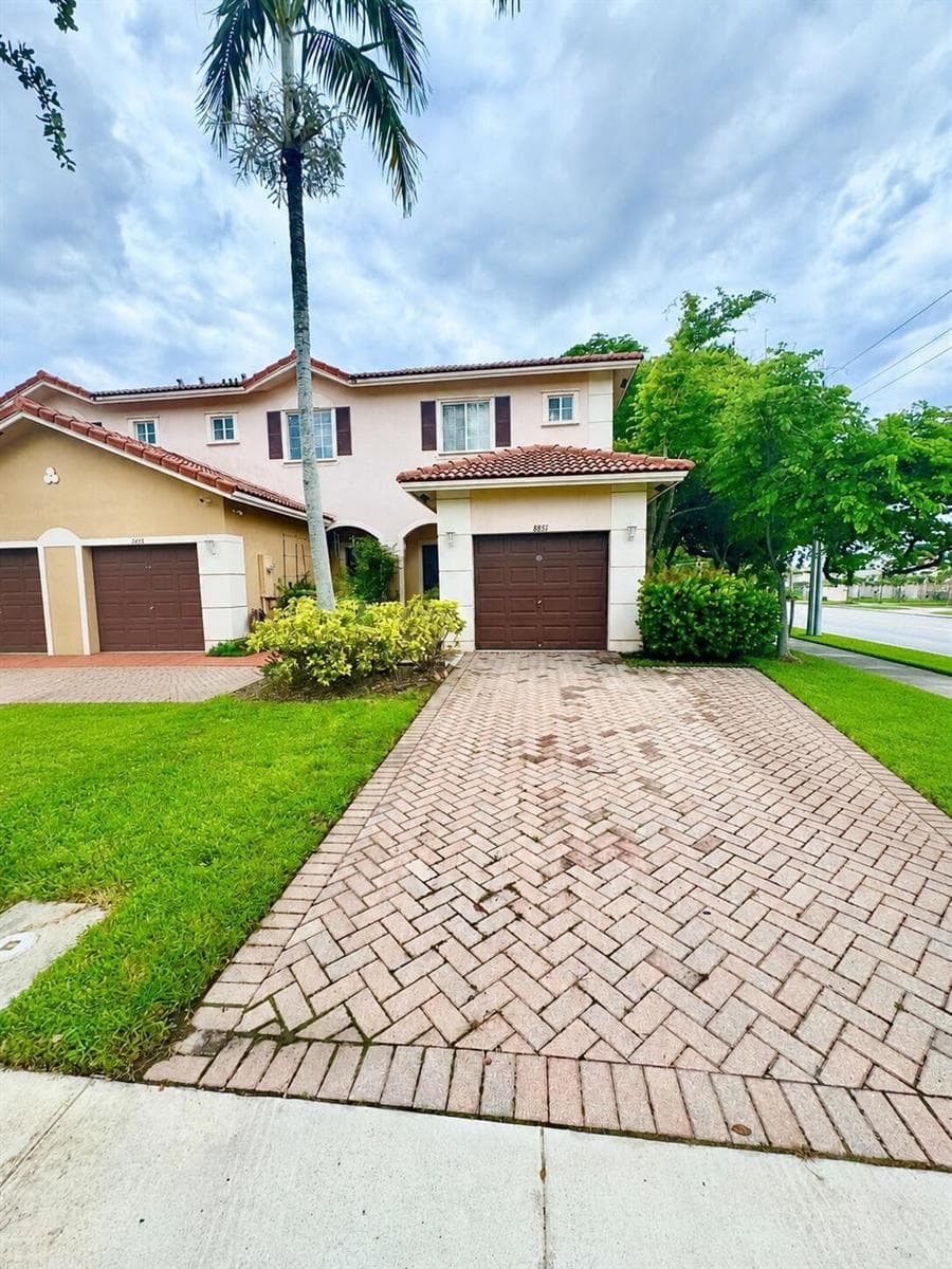 8851 N ISLES Circle, Tamarac FL 33321