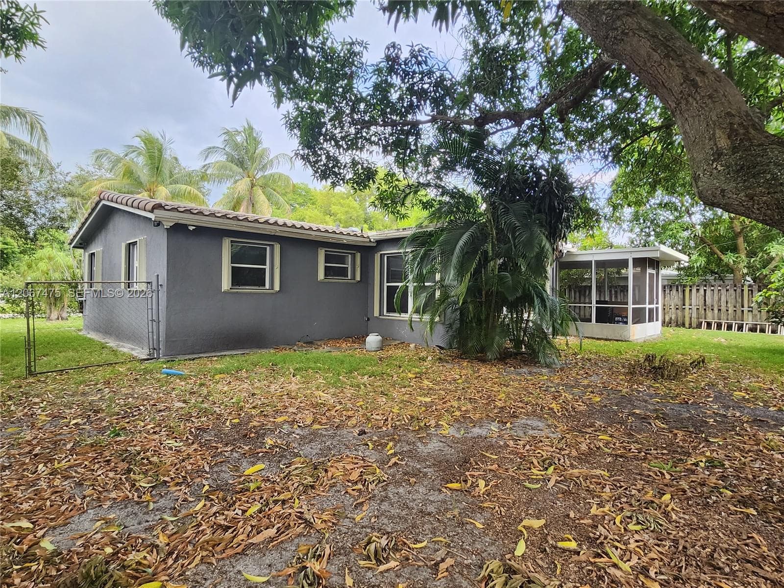 6570 Thomas St, Hollywood FL 33024 photo 4