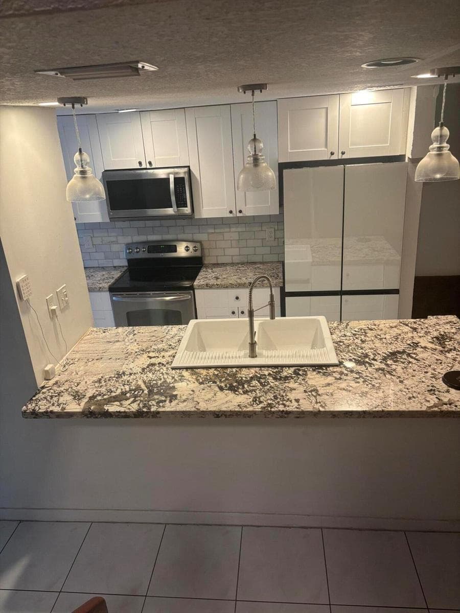 8240 NW 9TH Street # 3, Plantation FL 33324