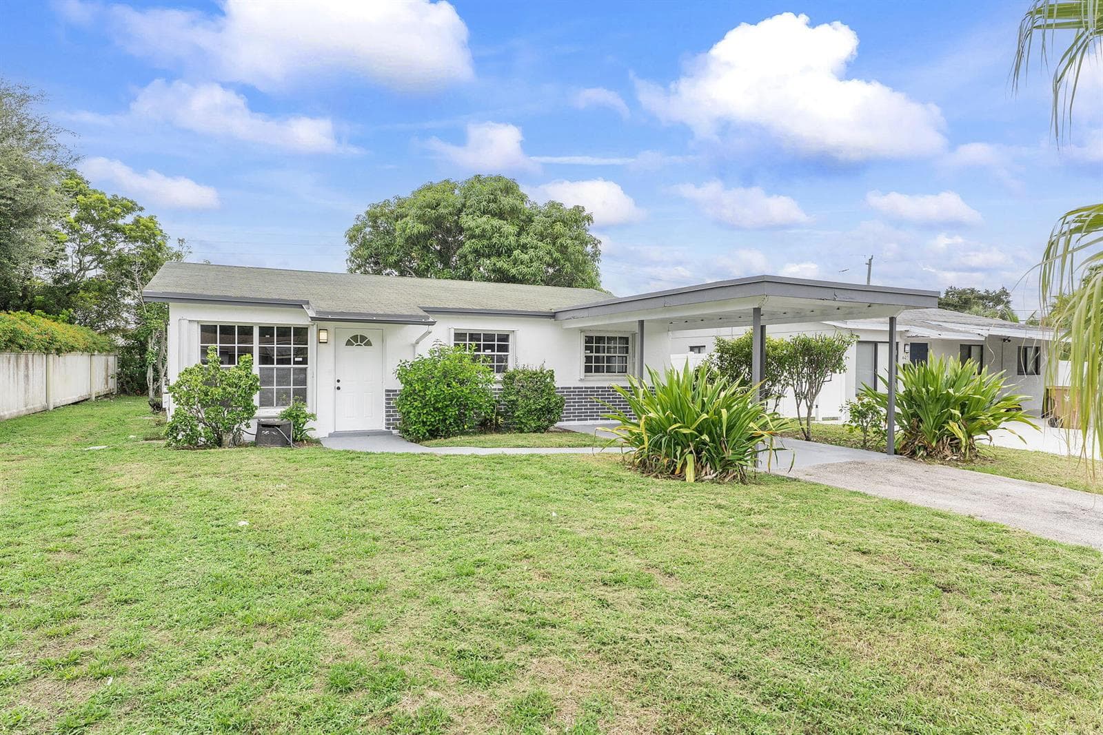 441 NW 2ND Avenue, Deerfield Beach FL 33441 photo 2
