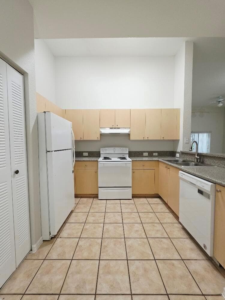 260 Crestwood Circle # 102, Royal Palm Beach FL 33411 photo 5