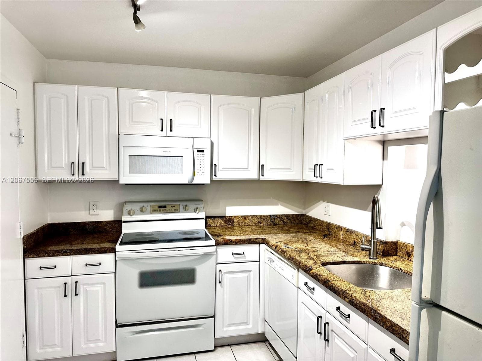 400 Kings Point Dr # 714, Sunny Isles Beach FL 33160 photo 3
