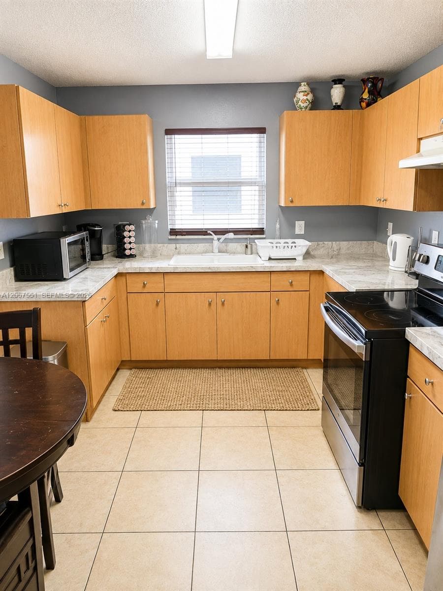 221 NE 35th St, Oakland Park FL 33334 photo 4