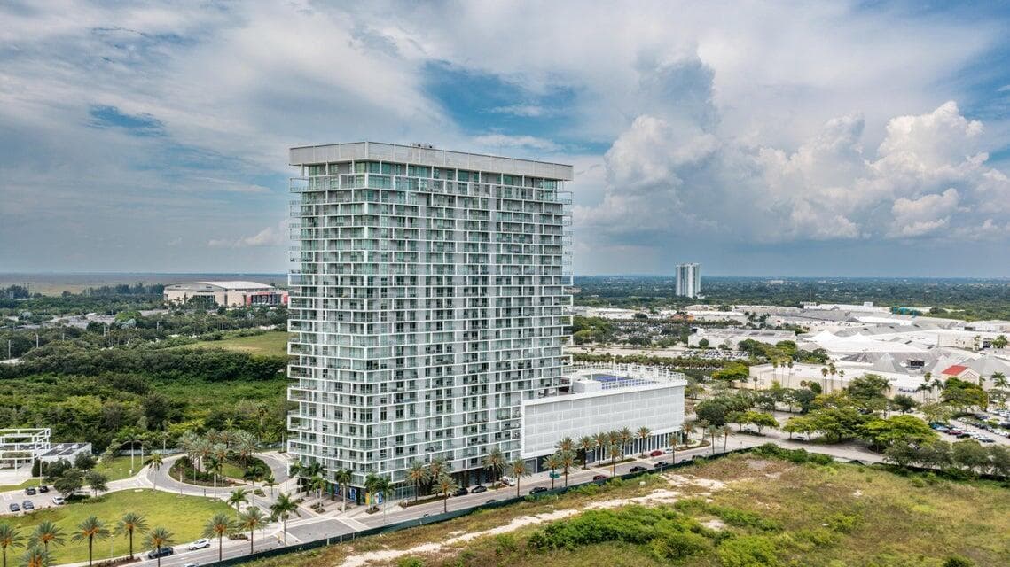 2000 METROPICA Way # 2607, Sunrise FL 33323