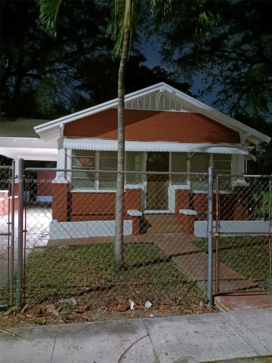21 NW 61st St, Miami FL 33127