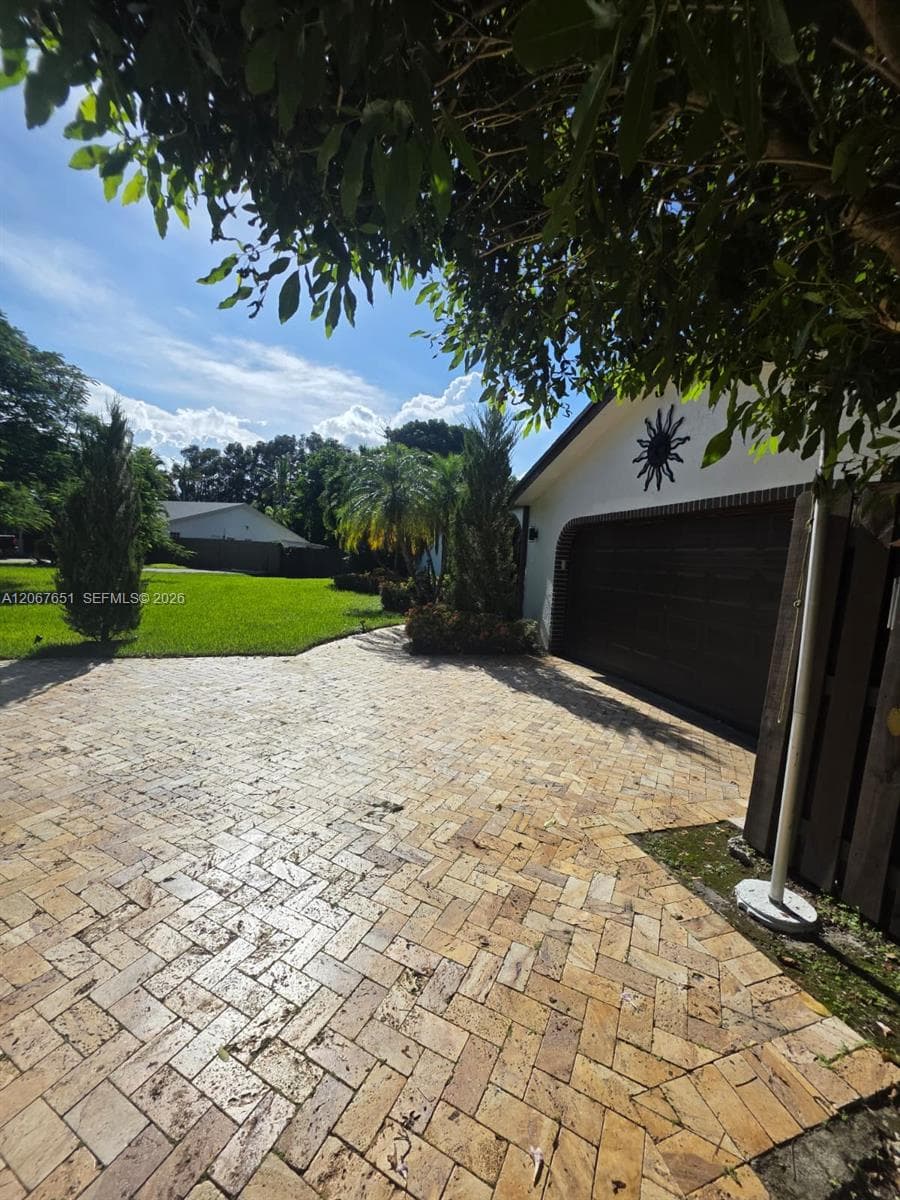 18611 SW 61st Ct, Southwest Ranches FL 33332
