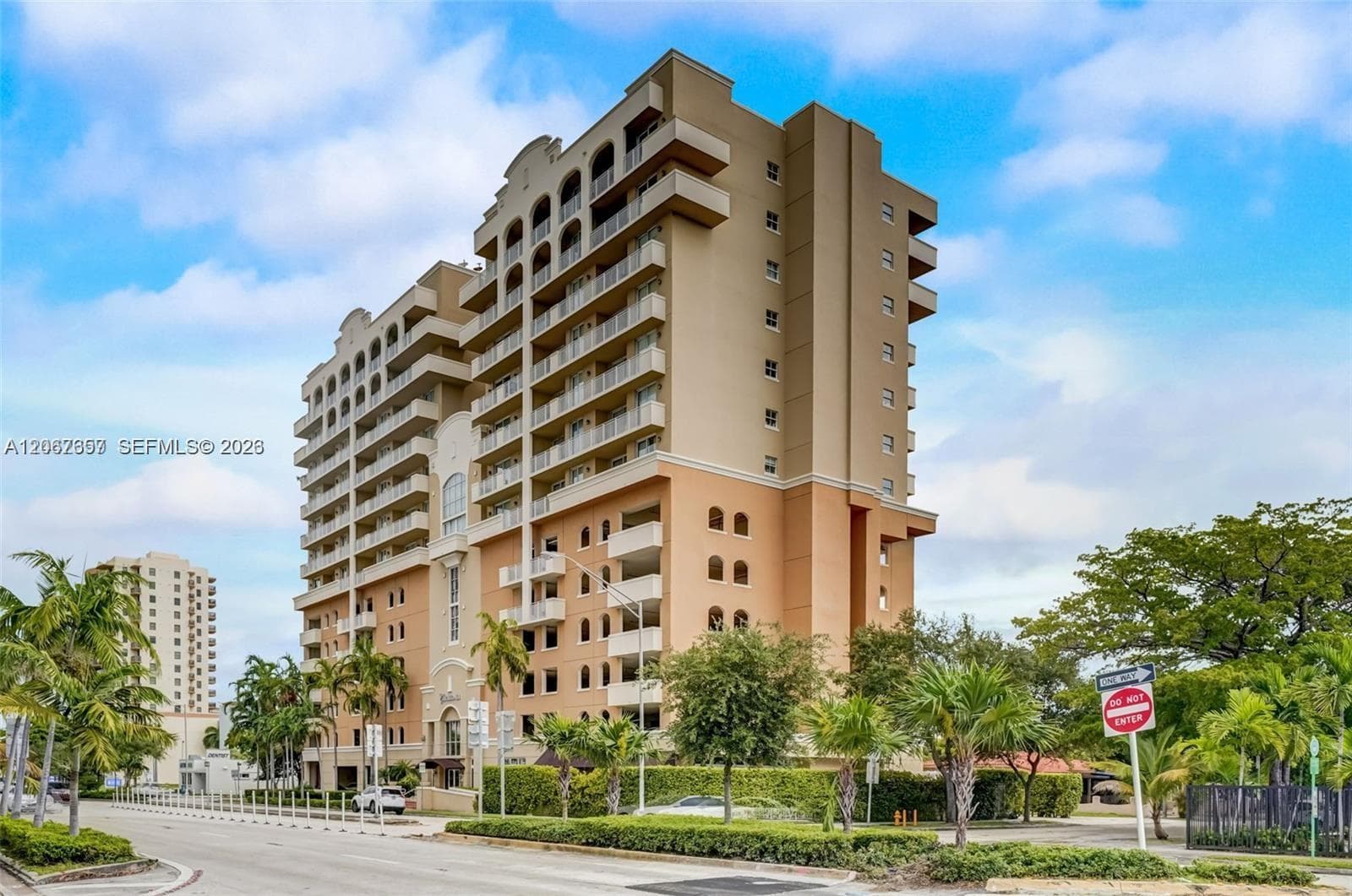 2425 SW 27th Ave # 806, Miami, FL 33145 photo 2