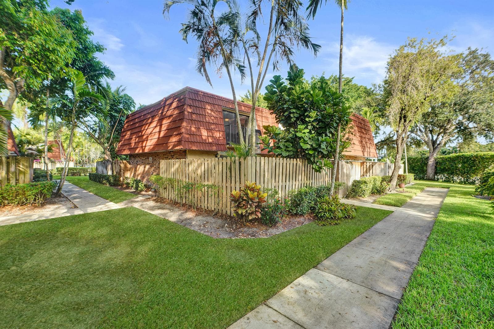 736 NW 98TH Circle, Plantation FL 33324 photo 2