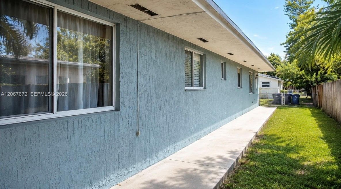 2411 Thomas St, Hollywood FL 33020 photo 2
