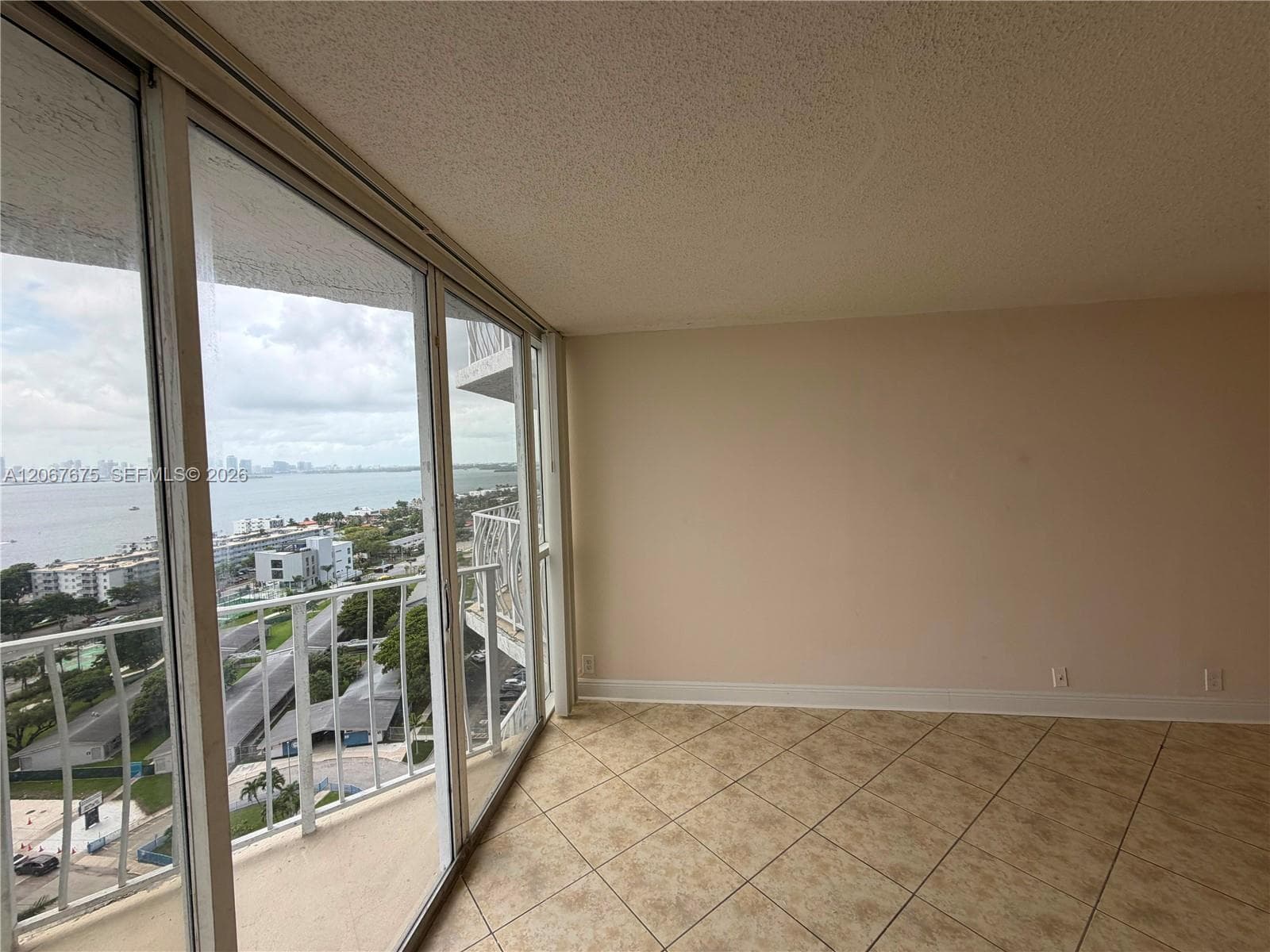 7601 E Treasure Dr # 2007, North Bay Village FL 33141 photo 3