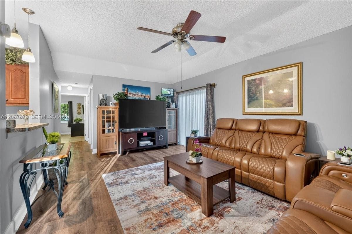 8601 SW 16th St, Pembroke Pines FL 33025 photo 5