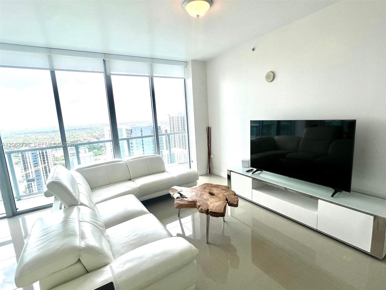 1111 SW 1st Ave # 3214, Miami FL 33130 photo 3