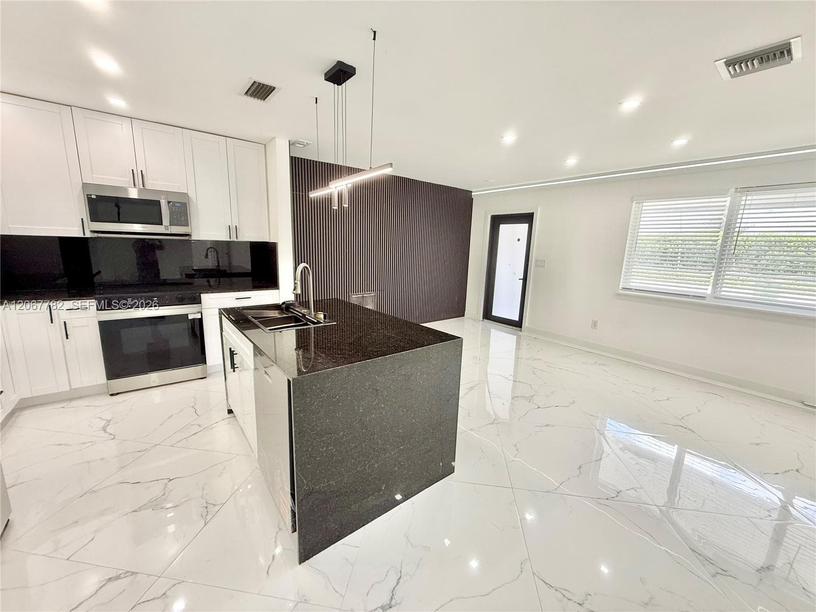 8600 Taft St, Pembroke Pines FL 33024 photo 2
