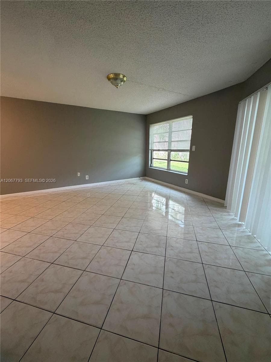 3100 Riverside Dr # 104, Coral Springs FL 33065