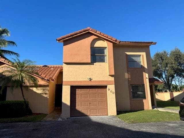 900 SW 113th Ter, Pembroke Pines FL 33025