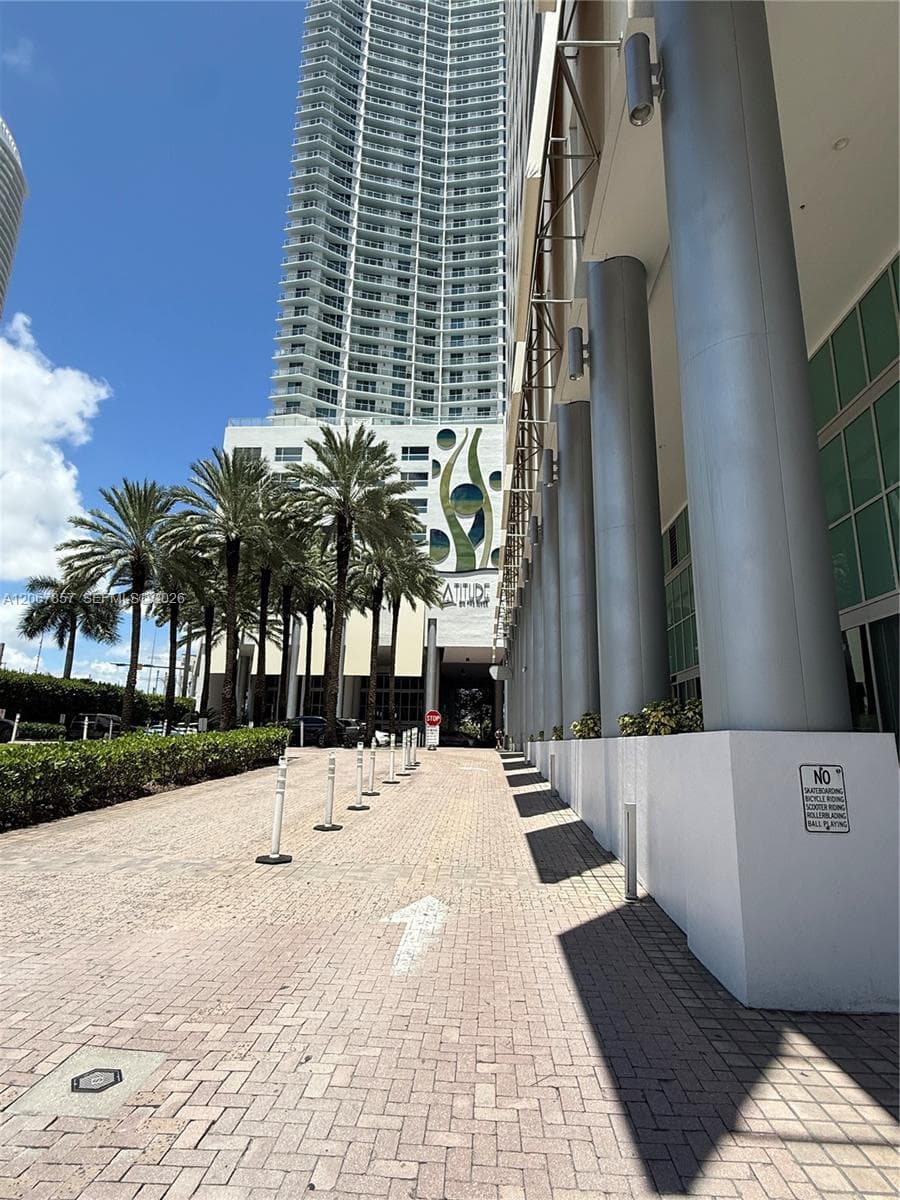 185 SW 7th St # 4010, Miami FL 33130 photo 2