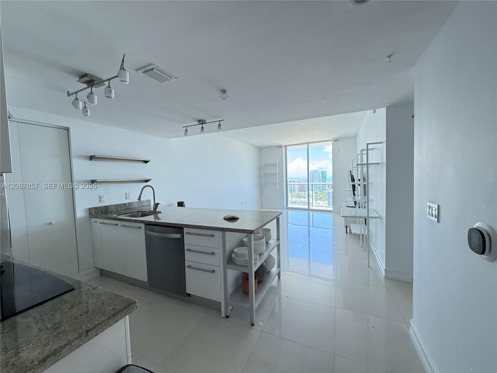 185 SW 7th St # 4010, Miami FL 33130 photo 5