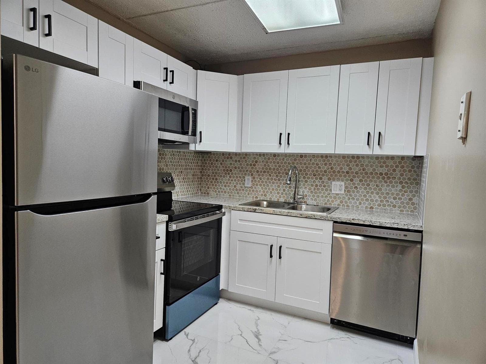 300 VILLAGE GREEN Circle S # 114, Palm Springs FL 33461 photo 5
