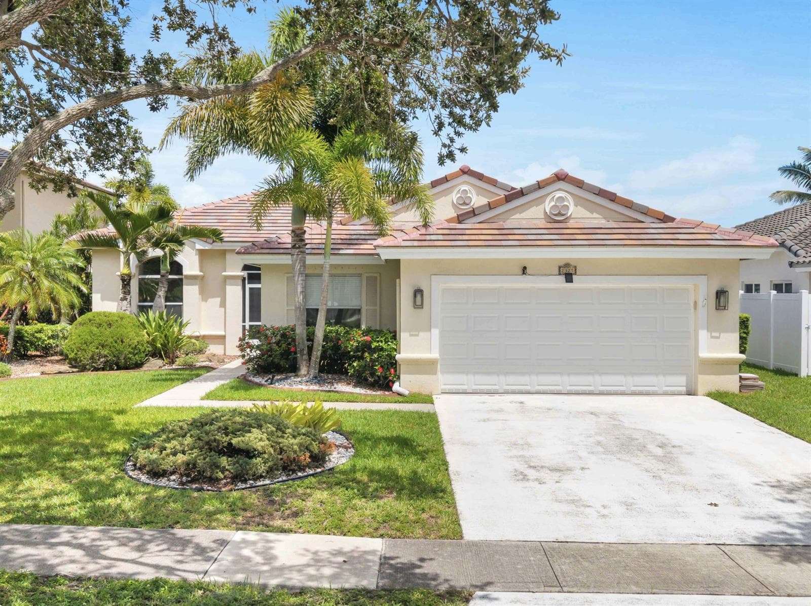 2325 NW 186th Avenue, Pembroke Pines FL 33029