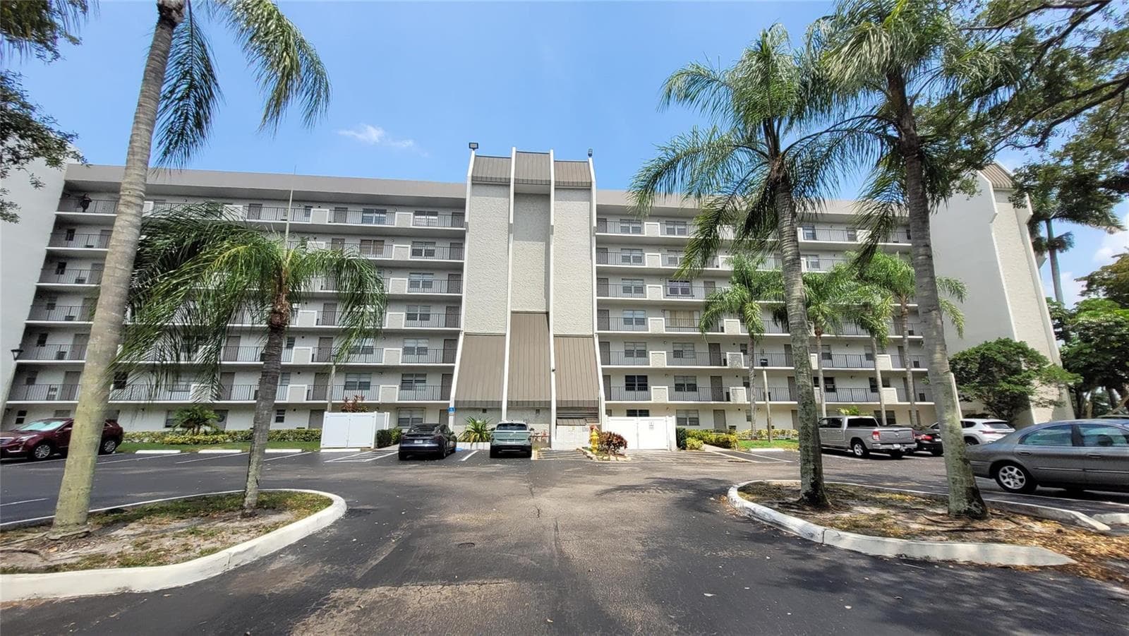 3100 W ROLLING HILLS Circle # 609, Davie FL 33328