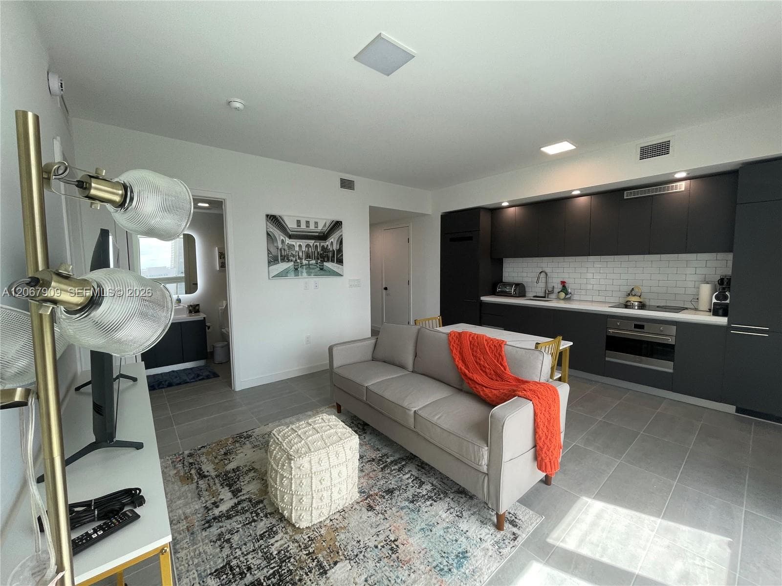 227 NE 2nd St # 1606, Miami, FL 33132 photo 2