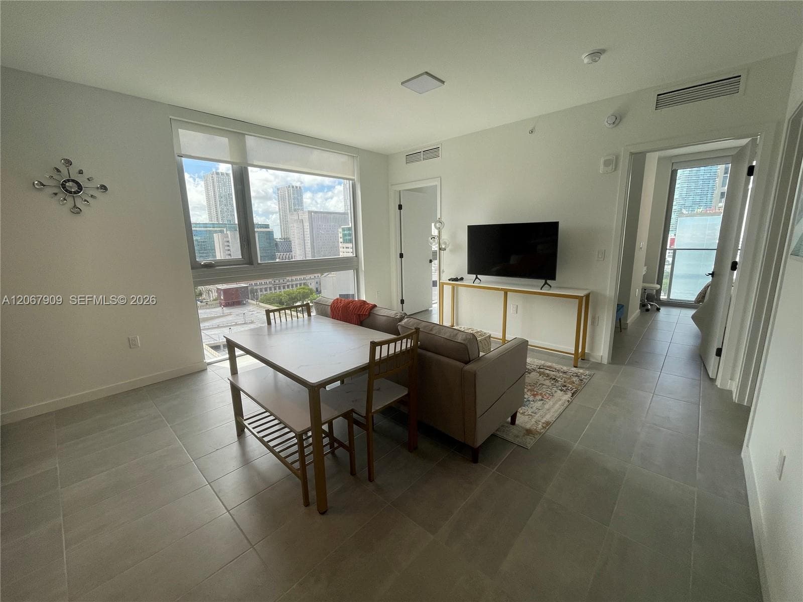 227 NE 2nd St # 1606, Miami, FL 33132 photo 4