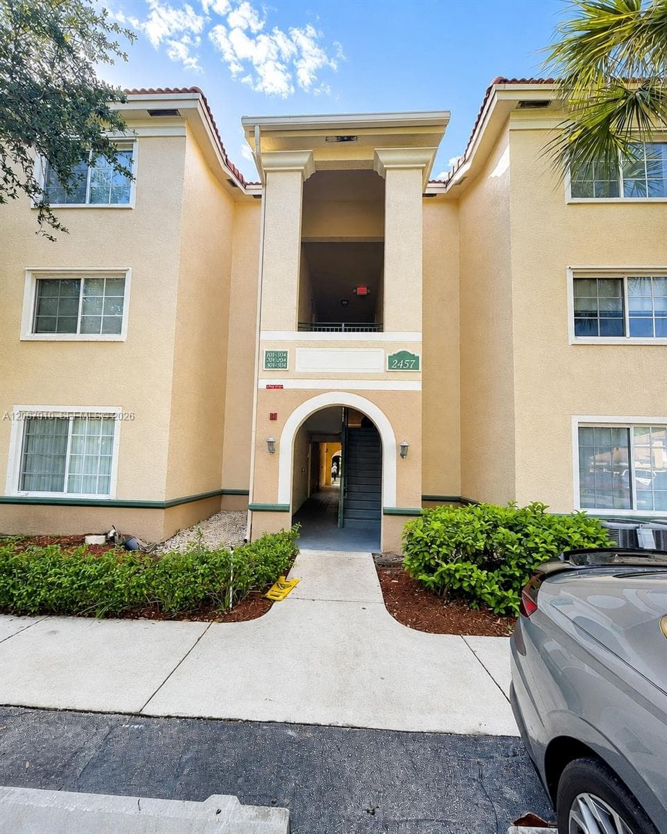 2457 Centergate Dr # 203, Miramar FL 33025