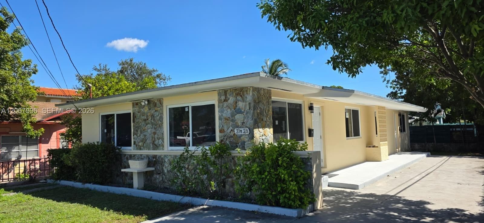 21 NW 32nd Ct, Miami FL 33125