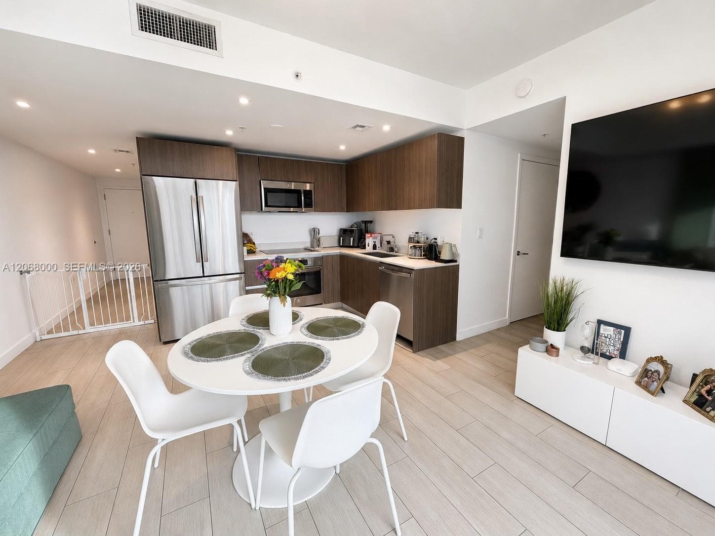 1600 SW 1st Ave # 906, Miami FL 33129 photo 3