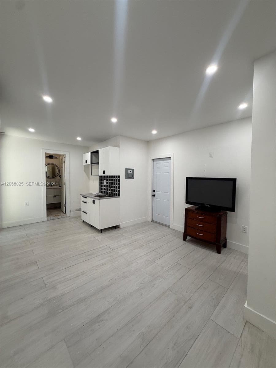 1140 N Douglas Rd # 1, Pembroke Pines FL 33024