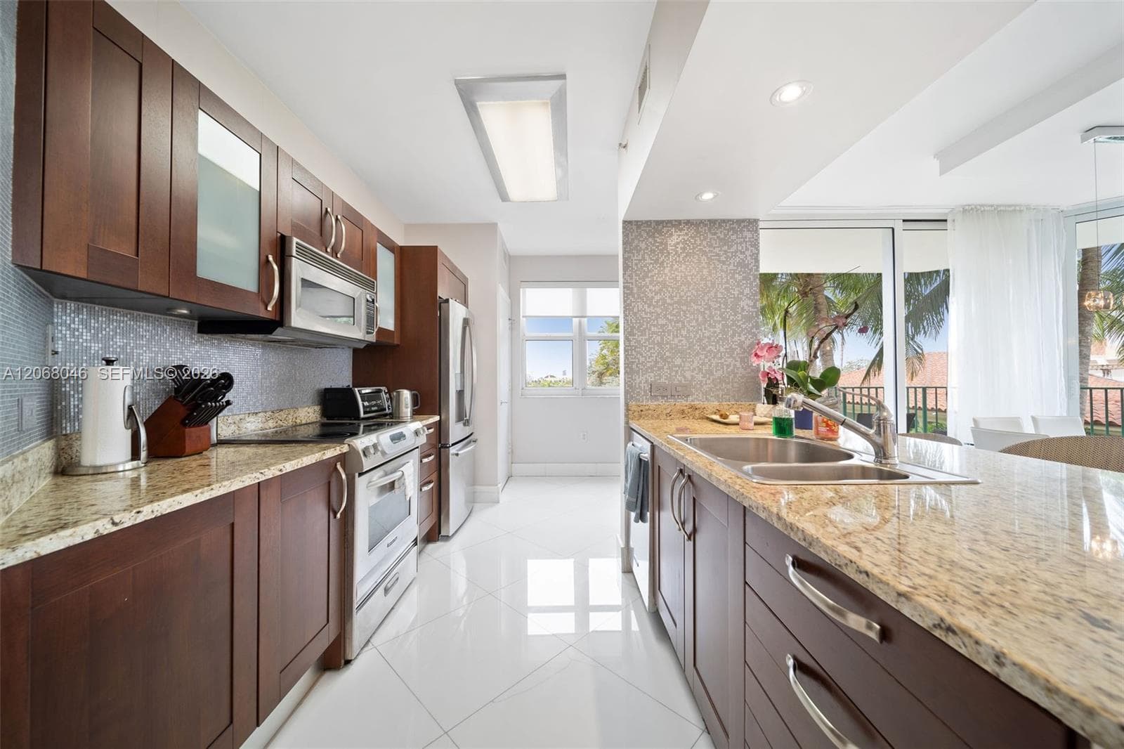 19900 E Country Club Dr # 610, Aventura, FL 33180 photo 2