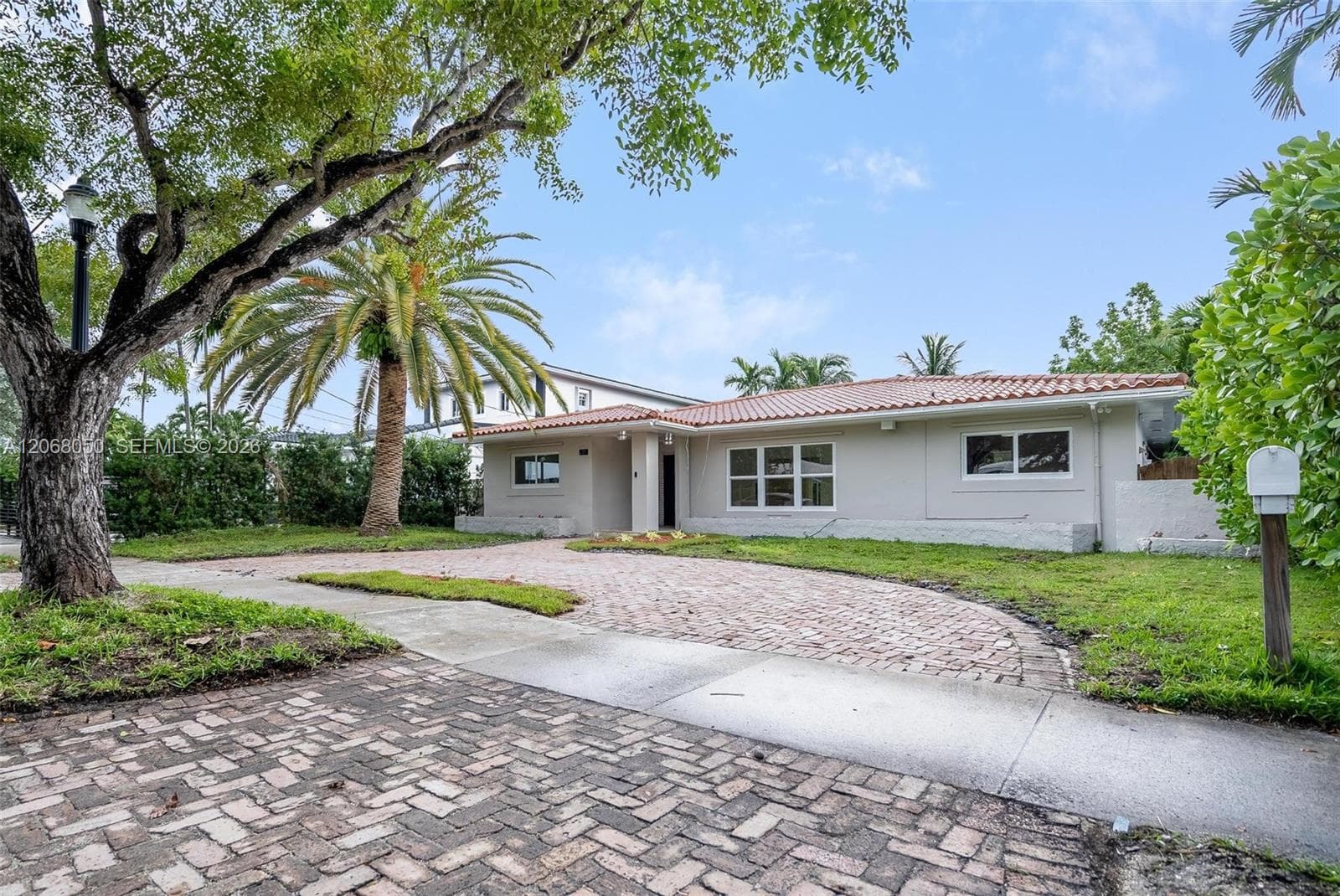 1710 Cleveland Rd # 0, Miami Beach FL 33141 photo 2