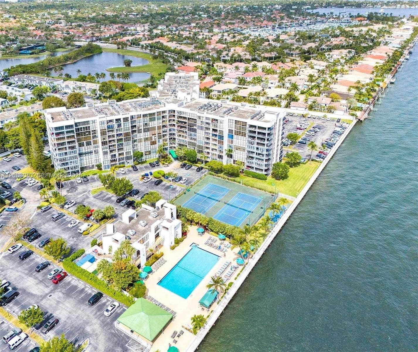1000 Parkview Dr # 825, Hallandale Beach FL 33009 photo 4