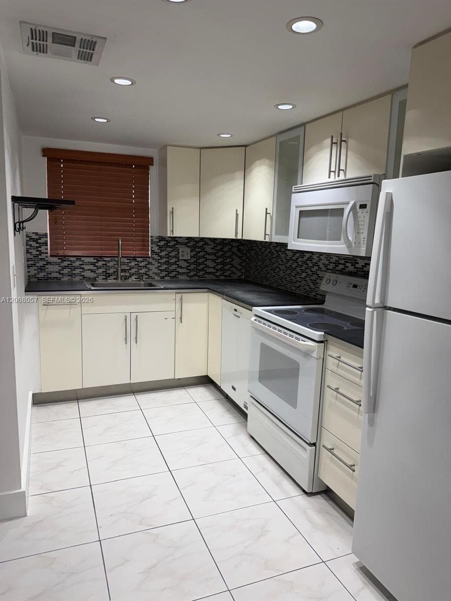 30 NW 87th Ave # C223, Miami, FL 33172 photo 2