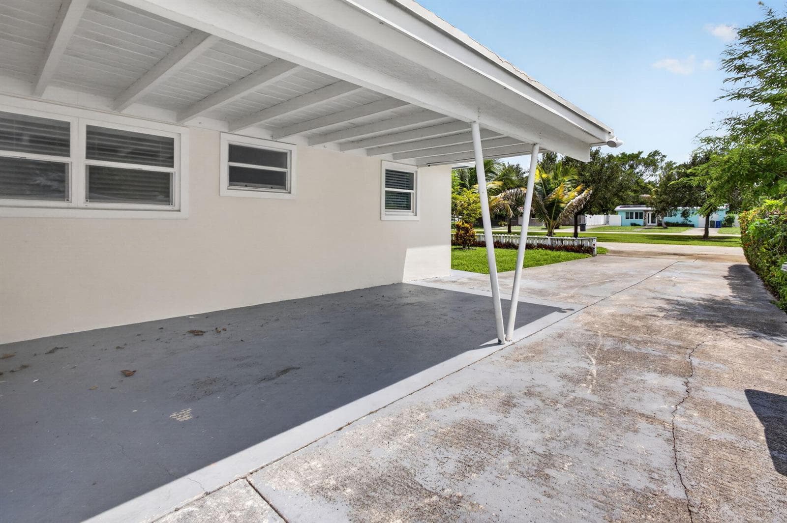 813 Date Palm Drive, Lake Park FL 33403 photo 5